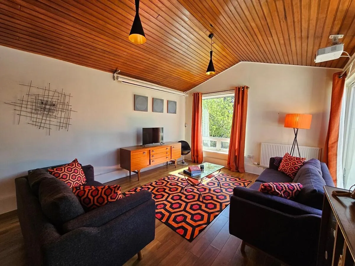 The Robin House In Ravelston Villa Edinburgh 0*,